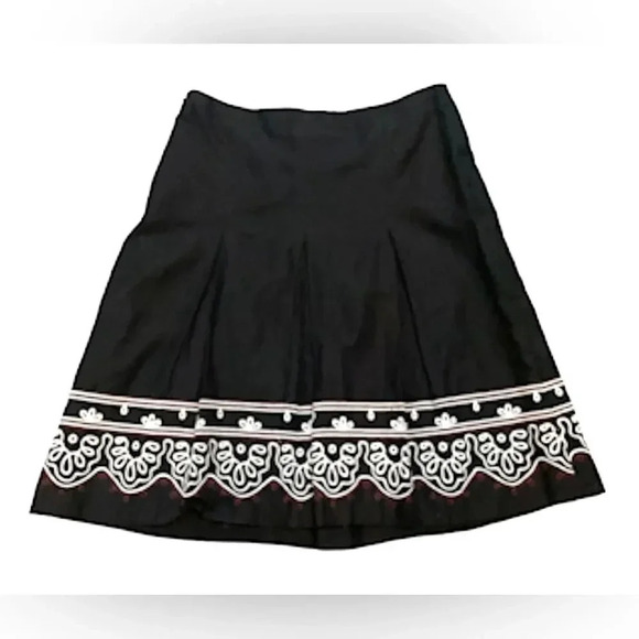 Ann Taylor Loft Pleated Black cotton Skirt Embroidered Details Women’s size 2P - Picture 10 of 10